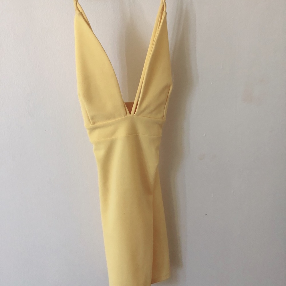 Cute yellow backless dress